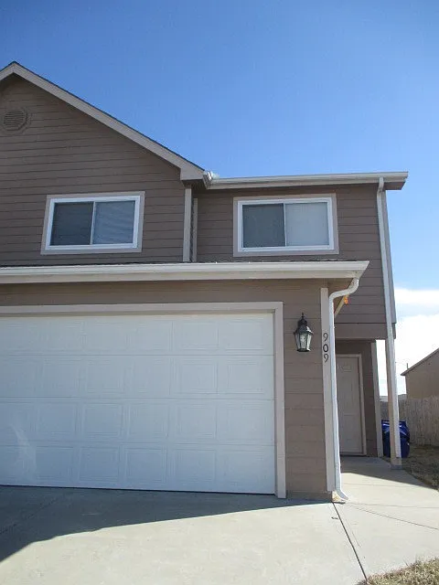 Spacious & Nice Location — Photo 1