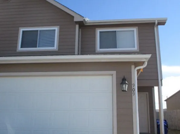 909 Whitetail Ct, Junction City, KS 66441