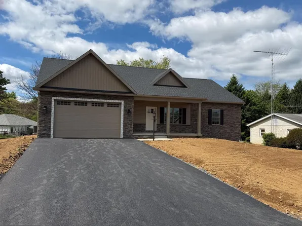 54 3rd Ave, Chambersburg, PA 17202