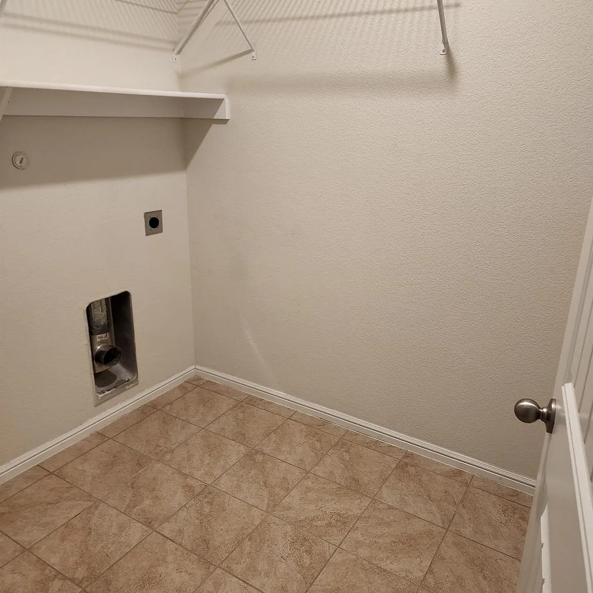 4 bed, 1656 sqft, $2,399 — Photo 4