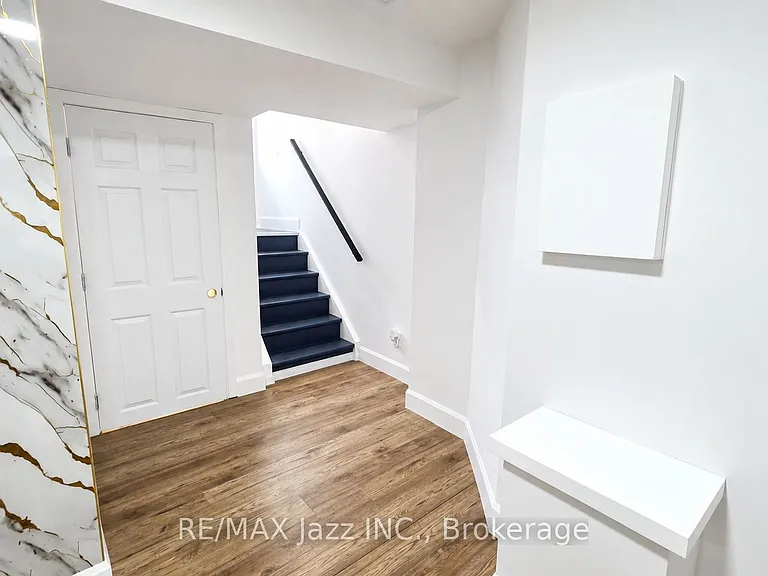 9 Maconnachie Pl #LOWER — Photo 5