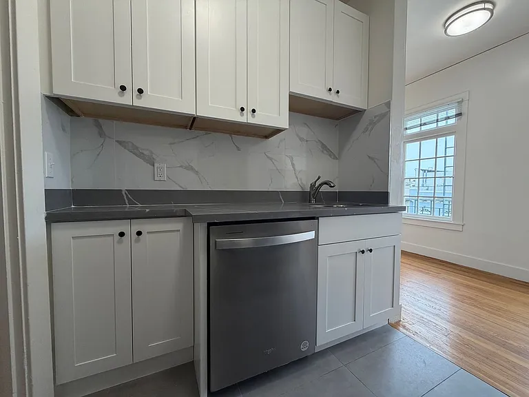 3035 Gough St — Photo 11