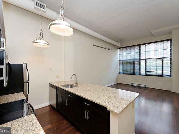 4th image of 2429 Locust St APT 319