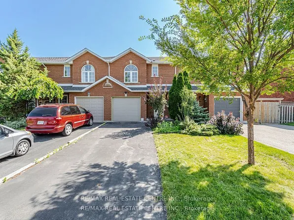 63 Pinewoods Dr, Hamilton, ON L8J 2T6