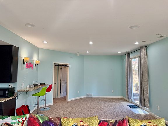 4th image of 2098 Dempster Dr