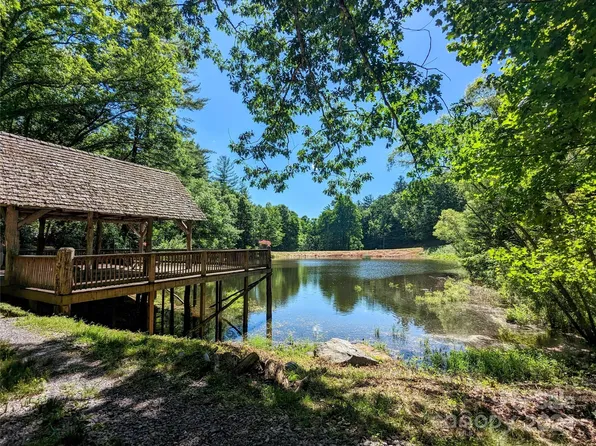 1 Shoal Pond Cv, Burnsville, NC 28714