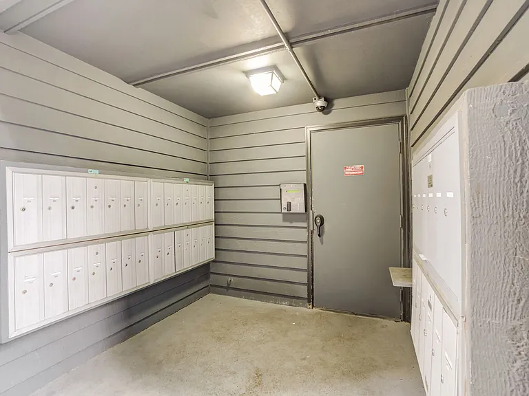 Hillcourt Apartments — Photo 13