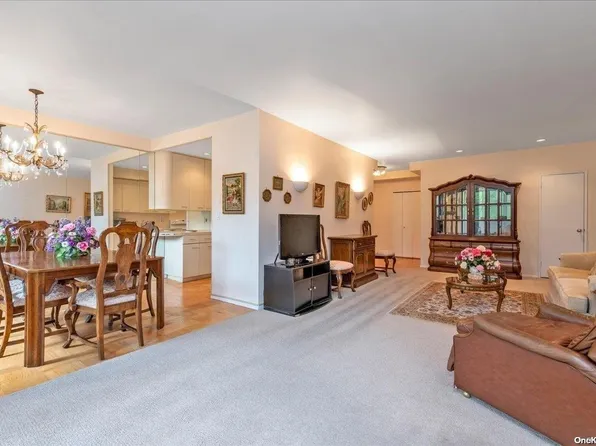 1 Kensington #316, Great Neck, NY 11021