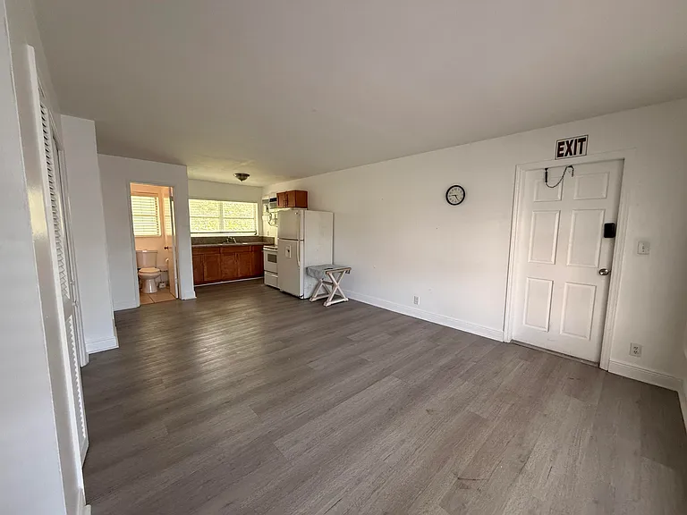 3226 NE 12th St #10 — Photo 4