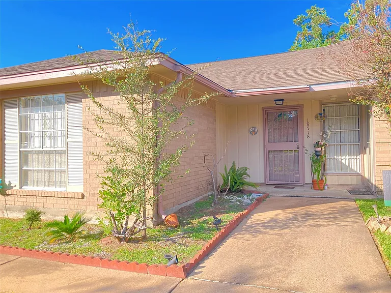 19518 Munsey Ct — Photo 1