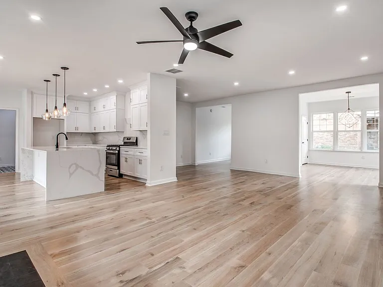 1781 Forrest Ave — Photo 15