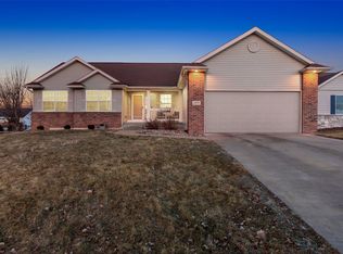 2975 Roseberry Ct, Marion, IA 52302