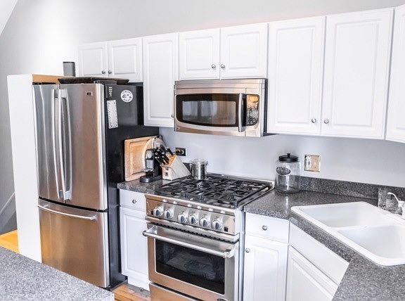 3rd image of 855 W Erie St APT 106