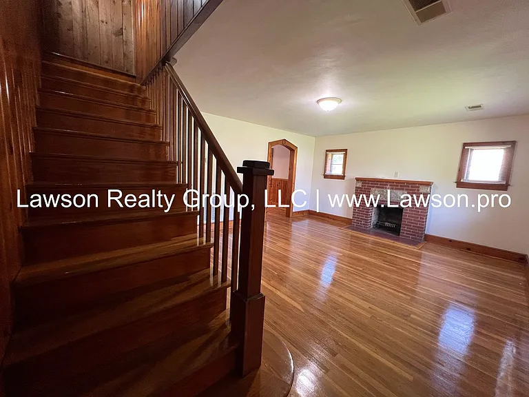 3119 King St NE — Photo 11