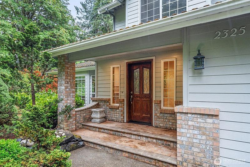 3rd image of 2325 48th Avenue SW