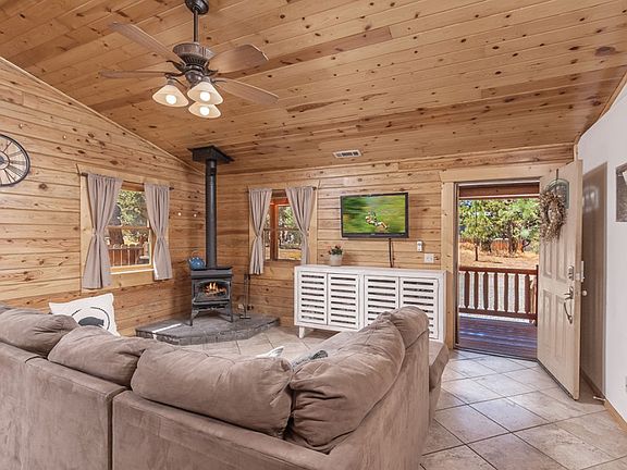 4th image of 912 Ash Ln