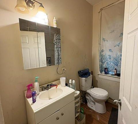 4th image of 2446 N Hollywood St