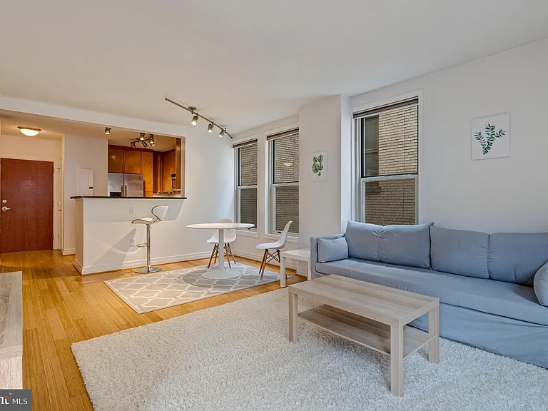 915 E St NW #1001 — Photo 3