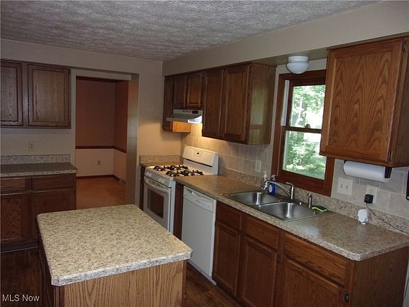 4th image of 1512 Newport Dr