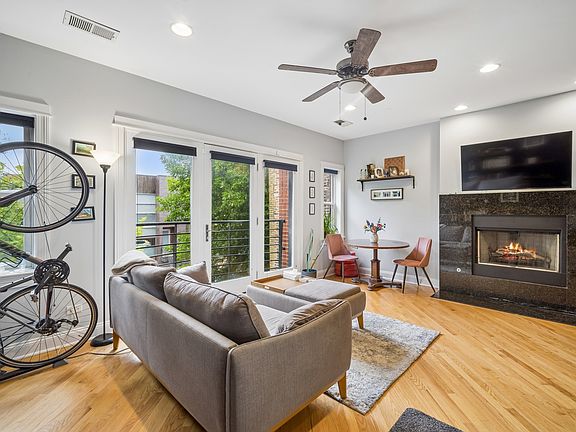 2nd image of 2833 W Lyndale St #2