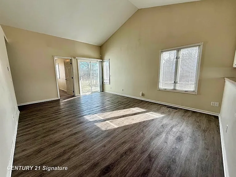 6030-6032 Canton Dr — Photo 6