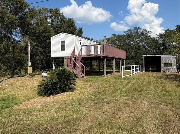 613 Troy St, Anahuac, TX 77514