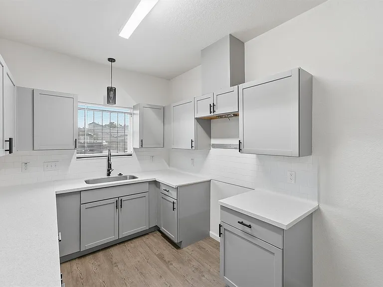 319 N Carolina St #B — Photo 7