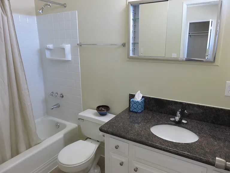 Enterprise Apartments — Photo 9