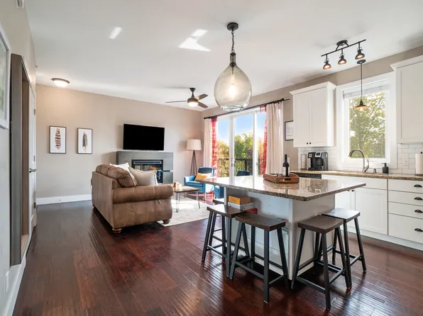 115 E 8th St APT 16, Traverse City, MI 49684