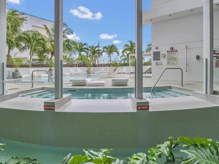 9821 E Bay Harbor Dr #503 — Photo 31
