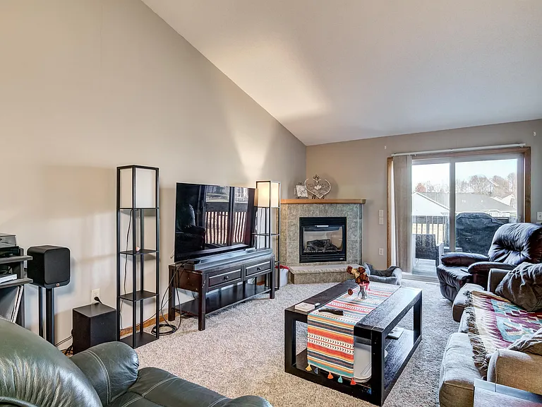 Living room pic 1