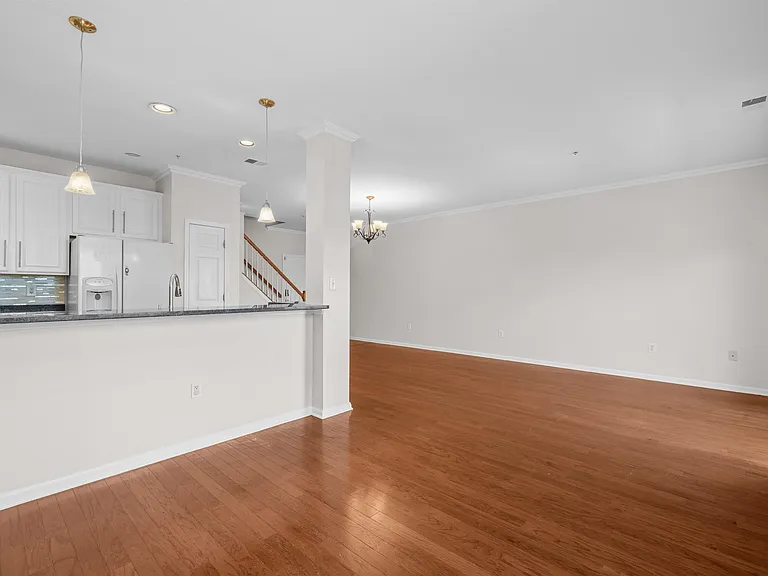 92 Lyon Ct — Photo 8