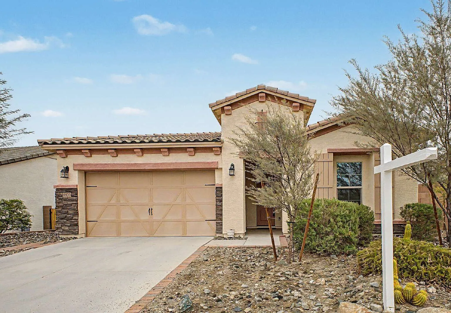 3 bed, 2.0 bath, 2030 sqft, $2,500 — Photo 2