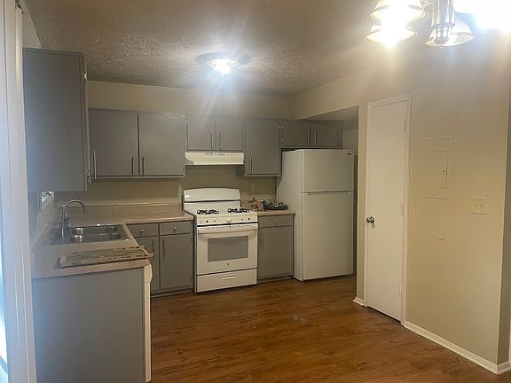 5th image of 2896 Spruce Cir #2896