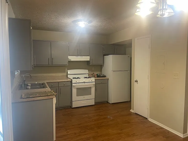2896 Spruce Cir #2896 — Photo 5