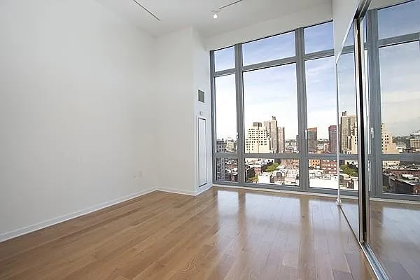 Sold by Sumitomo Real Estate Sales | media 25