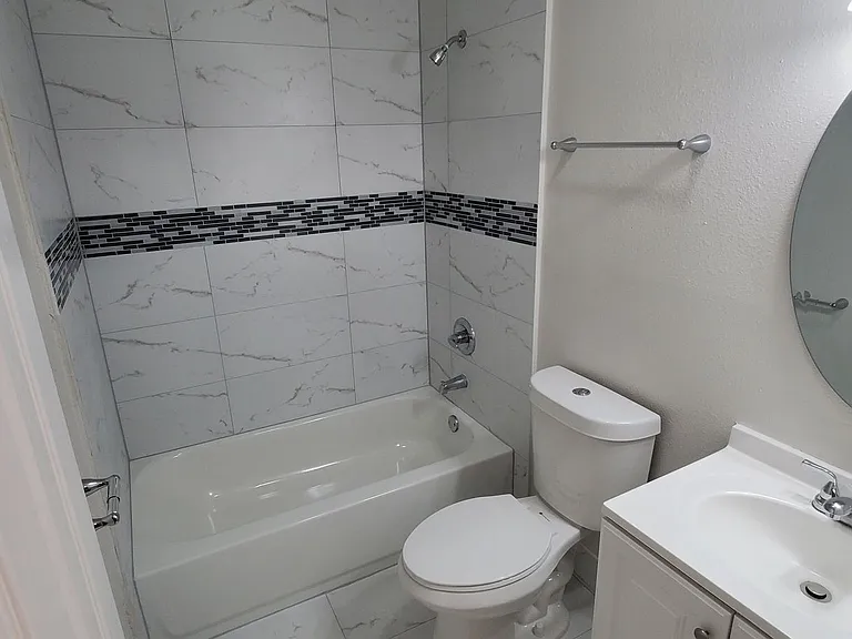 450 SW 2nd St #518 — Photo 4
