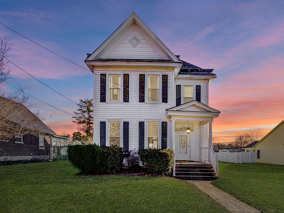 1st image of 704 Tennessee St