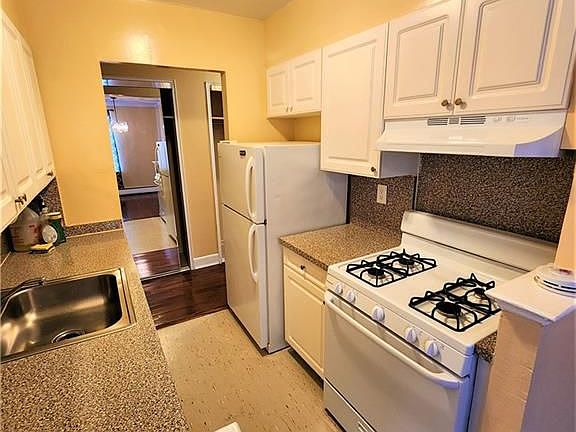 2nd image of 989 E 108th St APT 1A