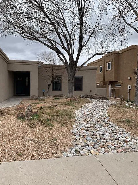 3 bed, 2160 sqft, $2,850 — Photo 2
