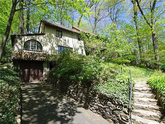 Sold by Exclusive Properties Sotheby's International Realty | media 28
