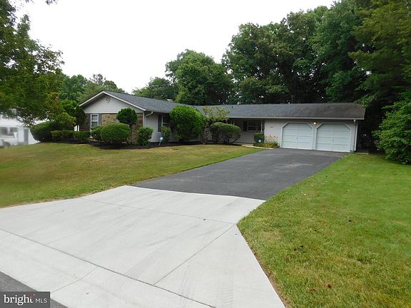 5th image of 12205 Valerie Ln