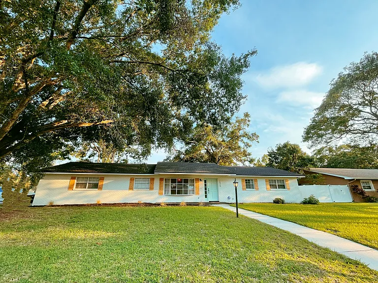 1515 Orangewood Dr — Photo 3