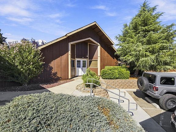 3rd image of 22 Village Ln
