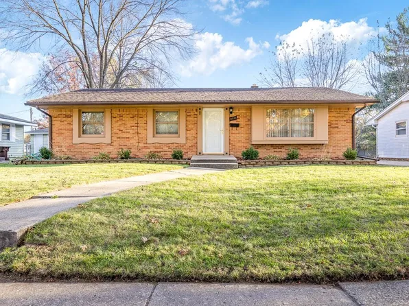3211 Chateau Ln, Rockford, IL 61103