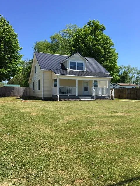 4 bed, 2200 sqft, $1,800 — Photo 3