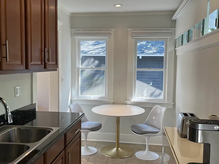 7022 De Longpre Ave #7022 — Photo 12