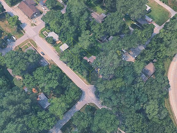 2nd image of 3784 Maple St
