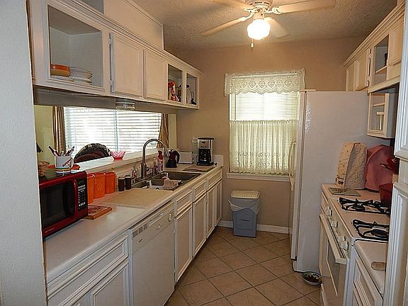 5th image of 931 Western Hills Dr