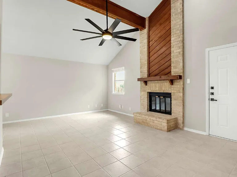 14216 Indian Woods — Photo 2